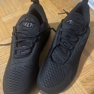 Nike airmax 270 men's shoes size 10.5